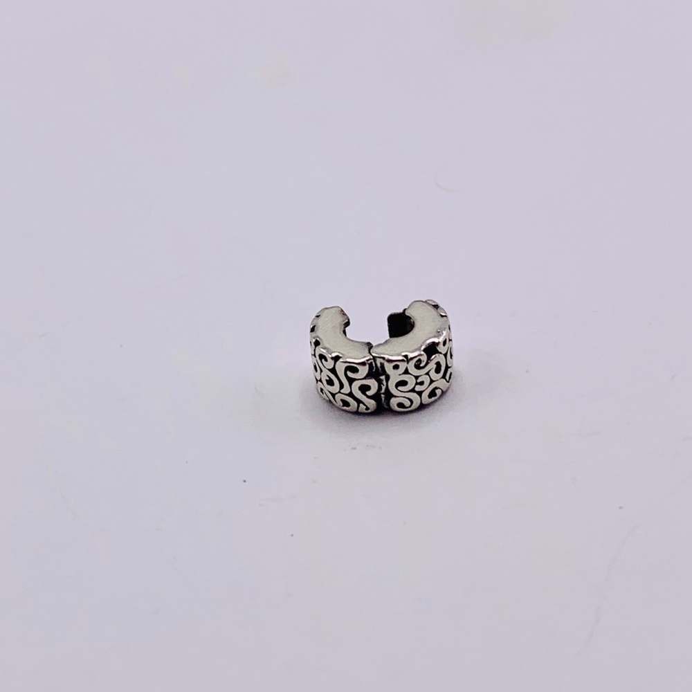 🚨 SALE 🚨 EUC Pandora 790338 Sterling Silver S Clip - RETIRED - Picture 7 of 8